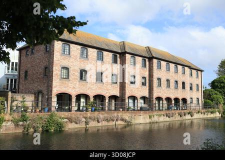 Chichester canal Basin Waterside Housing Chichester West Sussex UK Banque D'Images