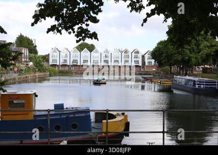 Chichester canal Basin Waterside Housing Chichester West Sussex UK Banque D'Images