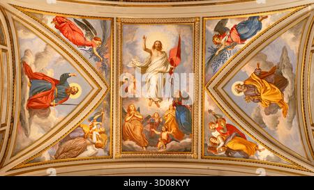 Cava de Tirreni - la fresque de plafond de Jésus ressuscité avec les apôtres présents Pierre et Paul dans l'église Abbazia Santissima Trinitá Banque D'Images