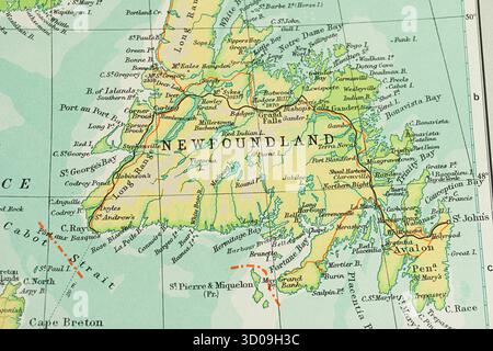 Détail de carte vintage de Terre-Neuve, une partie des provinces de l'Atlantique du Canada il montre des caractéristiques géographiques comme les îles, les côtes, les baies et les capes du to Banque D'Images