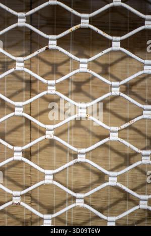 Barres de sécurité locales traditionnelles sur un mur de maison à Majorque Banque D'Images