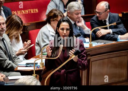 Paris, Paris, France, France. 22 octobre 2025. NAIMA MOUTCHOU, ministre de l’outre-mer, a répondu aux questions des législateurs à l’Assemblée nationale à Paris le 22 octobre 2025. (Crédit image : © Stefano Lorusso/ZUMA Press Wire) USAGE ÉDITORIAL SEULEMENT ! Non destiné à UN USAGE commercial ! Banque D'Images
