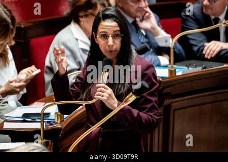 Paris, Paris, France, France. 22 octobre 2025. NAIMA MOUTCHOU, ministre de l’outre-mer, a répondu aux questions des législateurs à l’Assemblée nationale à Paris le 22 octobre 2025. (Crédit image : © Stefano Lorusso/ZUMA Press Wire) USAGE ÉDITORIAL SEULEMENT ! Non destiné à UN USAGE commercial ! Banque D'Images