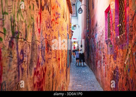 Roumanie, Transylvanie, Brasov, centre historique, Rope Street (Strada Sforii) qui est entre 1,11 et 1,35 mètres de large, considérée comme la rue publique la plus étroite d'Europe de l'est Banque D'Images