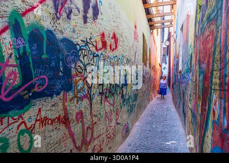 Roumanie, Transylvanie, Brasov, centre historique, Rope Street (Strada Sforii) qui est entre 1,11 et 1,35 mètres de large, considérée comme la rue publique la plus étroite d'Europe de l'est Banque D'Images