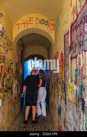 Roumanie, Transylvanie, Brasov, centre historique, Rope Street (Strada Sforii) qui est entre 1,11 et 1,35 mètres de large, considérée comme la rue publique la plus étroite d'Europe de l'est Banque D'Images