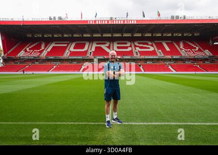 West Bridgford, Royaume-Uni. 22 octobre 2025. Sean Dyche, directeur de Nottingham Forest, est dévoilé comme nouveau directeur du club avant une conférence de presse au City Ground, West Bridgford, Angleterre, le 22 octobre 2025 crédit : Lee Keuneke/Every second Media crédit : Every second Media/Alamy Live News Banque D'Images