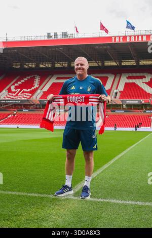 West Bridgford, Royaume-Uni. 22 octobre 2025. Sean Dyche, directeur de Nottingham Forest, est dévoilé comme nouveau directeur du club avant une conférence de presse au City Ground, West Bridgford, Angleterre, le 22 octobre 2025 crédit : Lee Keuneke/Every second Media crédit : Every second Media/Alamy Live News Banque D'Images
