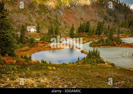 WA28644-00...WASHINGTON - parking et centre d'accueil situé le long de la route de Artist point, ouvert uniquement pendant l'été ; Mt. Baker Snoqualmie Forest. Banque D'Images
