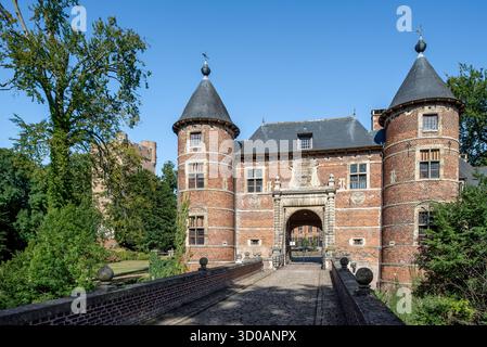 Kasteel van Groot-Bijgaarden / Château de Grand-Bigard, château à douves du XIIe siècle à Groot-Bijgaarden près de Dilbeek, Brabant flamand, Belgique Banque D'Images