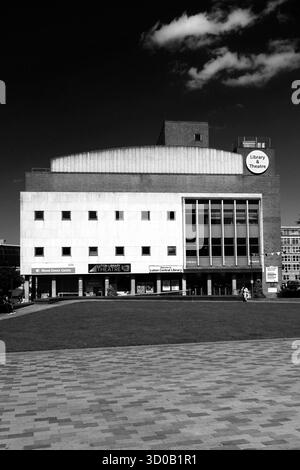 Luton Central Library and Theatre, St Georges Square, Luton Town, Bedfordshire, Angleterre, ROYAUME-UNI Banque D'Images