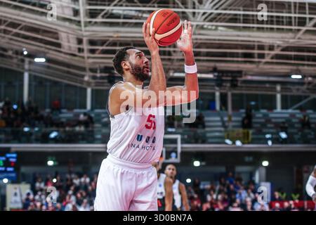 Reggio Emilia, Italie. 22 octobre 2025. Kwan Cheatham (Unahotels Reggio Emilia) pendant UNA Hotels Reggio Emilia vs KB Bashkimi, match de la Coupe d'Europe de basket-ball FIBA à Reggio Emilia, Italie, 22 octobre 2025 crédit : Agence photo indépendante/Alamy Live News Banque D'Images