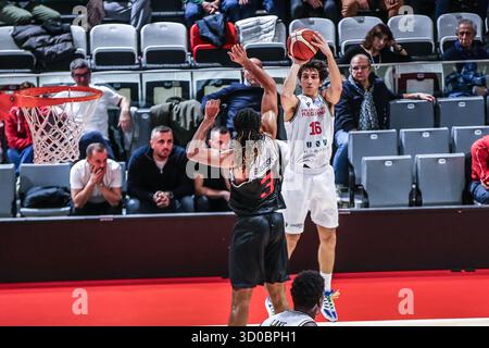 Reggio Emilia, Italie. 22 octobre 2025. Lorenzo Uglietti (unahotels Reggio Emilia) pendant UNA Hotels Reggio Emilia vs KB Bashkimi, match de la Coupe d'Europe de basket-ball FIBA à Reggio Emilia, Italie, 22 octobre 2025 crédit : Agence photo indépendante/Alamy Live News Banque D'Images