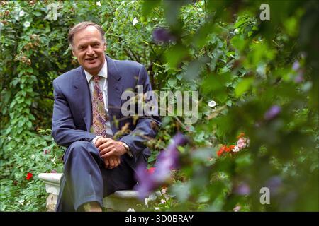 George Walden Ministre conservateur de l'enseignement supérieur, député de Buckingham photographié chez lui dans l'ouest de Londres. . Jeudi 5 septembre 1996. Neil Turner Banque D'Images