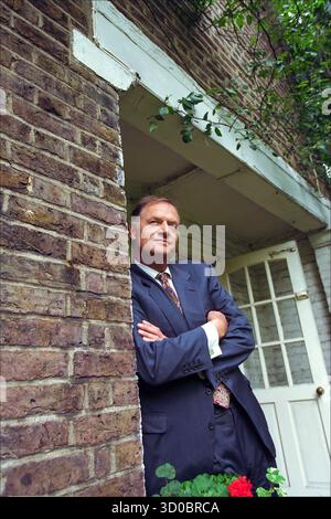 George Walden Ministre conservateur de l'enseignement supérieur, député de Buckingham photographié chez lui dans l'ouest de Londres. . Jeudi 5 septembre 1996. Neil Turner Banque D'Images