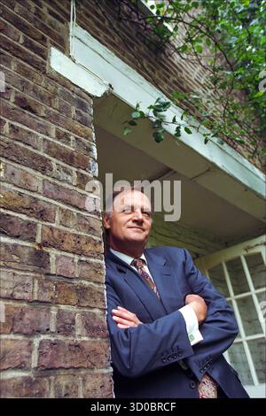 George Walden Ministre conservateur de l'enseignement supérieur, député de Buckingham photographié chez lui dans l'ouest de Londres. . Jeudi 5 septembre 1996. Neil Turner Banque D'Images