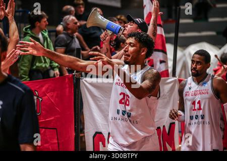 Reggio Emilia, Italie. 22 octobre 2025. Jaime Echenique (Unahotels Reggio Emilia) pendant UNA Hotels Reggio Emilia vs KB Bashkimi, match de la Coupe d'Europe de basket-ball FIBA à Reggio Emilia, Italie, 22 octobre 2025 crédit : Agence photo indépendante/Alamy Live News Banque D'Images
