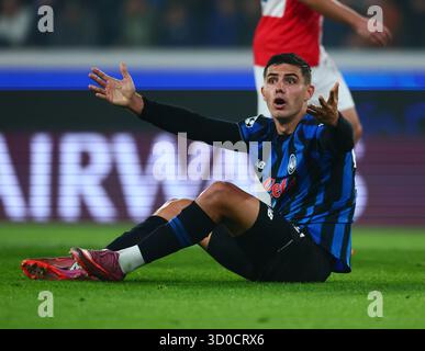 Bergame. 22 octobre 2025. Nikola Krstovic d'Atalanta réagit lors du match de l'UEFA Champions League entre Atalanta et Slavia Praha à Bergame, Italie, Oct.22, 2025. Crédit : Alberto Lingria/Xinhua/Alamy Live News Banque D'Images