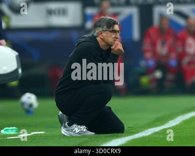 Bergame. 22 octobre 2025. L'entraîneur-chef d'Atalanta, Ivan Juric, réagit lors du match de l'UEFA Champions League entre Atalanta et Slavia Praha à Bergame, Italie, Oct.22, 2025. Crédit : Alberto Lingria/Xinhua/Alamy Live News Banque D'Images