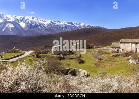 Italie, Abruzzes, village de montagne abandonné, Pagliare di Tione Banque D'Images