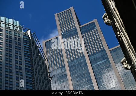 New York, États-Unis. 22 octobre 2025. Vue du nouveau siège de JPMorgan Chase, New York, NY, 22 octobre 2025. Le bâtiment de 60 étages a coûté 3 milliards de dollars, car il devrait accueillir 10 000 de ses 24 000 employés basés à New York. (Photo par Anthony Behar/Sipa USA) crédit : Sipa USA/Alamy Live News Banque D'Images