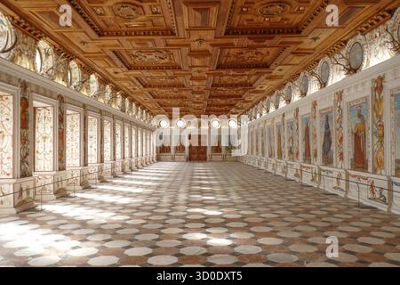 Spanish Hall, vue intérieure, château d'Ambras, Innsbruck, Tyrol, Autriche Banque D'Images