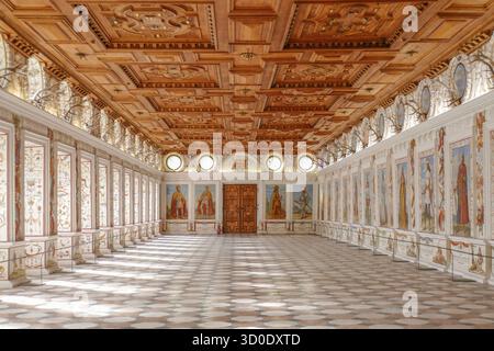 Spanish Hall, vue intérieure, château d'Ambras, Innsbruck, Tyrol, Autriche Banque D'Images