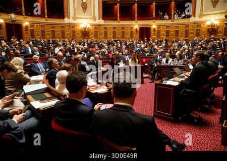 Paris, France. 22 octobre 2025. Illustration lors des questions du Sénat à Paris. Paris, France, 22 octobre 2025. Photo de Jean-Bernard Vernier/JBV News/ABACAPRESS.COM. Crédit : Abaca Press/Alamy Live News Banque D'Images