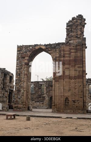 Diverses ruines et vestiges du complexe qutub minar à New delhi, en inde Banque D'Images