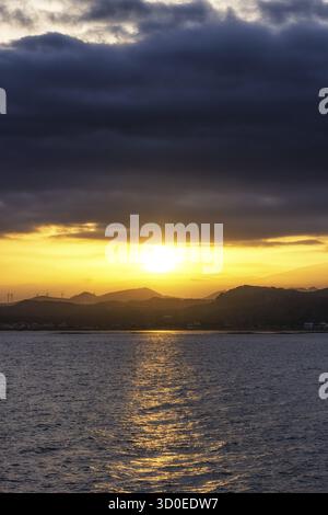 La vue sur le mont Hallasan prise pendant les heures de coucher du soleil depuis l'île d'Udo. Île de Jeju, Corée du Sud Banque D'Images