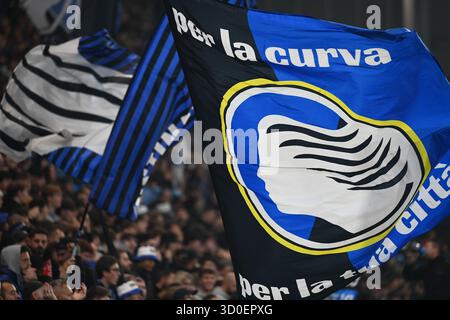 Bergame, Italie. 22 octobre 2025. Les supporters d'Atalanta BC lors de l'Atalanta BC vs SK Slavia Praha, match de football de la Ligue des Champions de l'UEFA à Bergame, Italie, 22 octobre 2025 crédit : Agence photo indépendante/Alamy Live News Banque D'Images