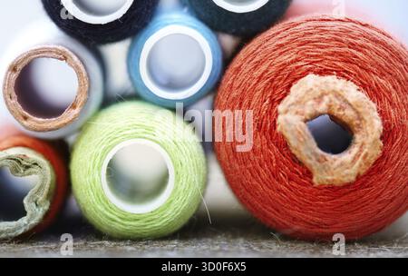 Vue avant sur les tiroirs de couture. Impression photo macro Banque D'Images