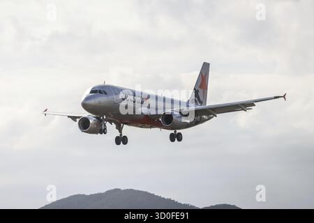 MELBOURNE, AUSTRALIE - MARS 29 : un Airbus A320-251N de Jetstar atterrit à l'aéroport d'Avalon à Melbourne le 29 mars 2025 Banque D'Images