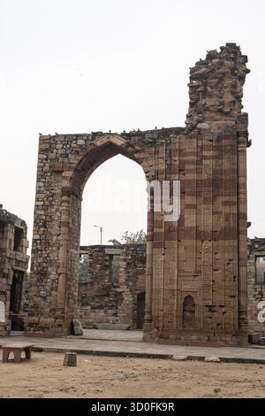Diverses ruines et vestiges du complexe qutub minar à New delhi, en inde Banque D'Images
