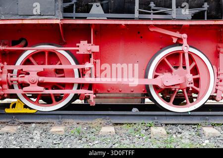 Gros plan du châssis d'un vieux train ferroviaire. Banque D'Images