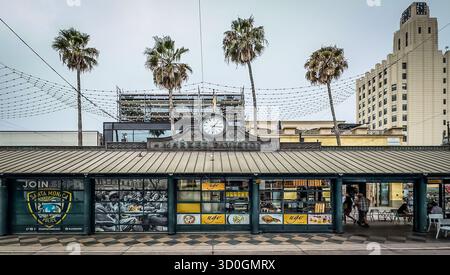 Californie, États-Unis, 29 septembre 2024, vue du Market Pavilion sur la Third Street Promenade, Santa Monica Banque D'Images