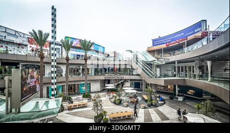 Californie, États-Unis, 29 septembre 2024, vue de la Cheesecake Factory à Santa Monica place, un centre commercial extérieur Banque D'Images