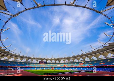 Une vue du stade Jawaharlal Nehru par un jour de ciel nuageux le 14 décembre 2023 à New Delhi, Inde. Photo de Sumeet M Parmar Banque D'Images