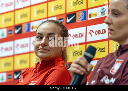 Gdansk, Poméranie, Pologne. 23 octobre 2025. Conférence de presse avec Nina Patalon et Ewelina Kamczyk au Polsat plus Arena avant le match amical de Polands contre les pays-Bas dans le football féminin. (Crédit image : © Marek Ladzinski/ZUMA Press Wire) USAGE ÉDITORIAL SEULEMENT ! Non destiné à UN USAGE commercial ! Banque D'Images