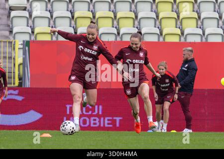 Gdansk, Poméranie, Pologne. 23 octobre 2025. Les membres de l'équipe nationale polonaise de football féminin participent à des exercices préparés pour la session d'entraînement des médias au Polsat plus Arena de Gdansk avant le match amical de demain contre les pays-Bas. (Crédit image : © Marek Ladzinski/ZUMA Press Wire) USAGE ÉDITORIAL SEULEMENT ! Non destiné à UN USAGE commercial ! Banque D'Images