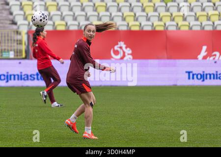 Gdansk, Poméranie, Pologne. 23 octobre 2025. Pendant l'échauffement, l'un des joueurs tente de prendre le ballon. Les joueuses s'échauffent lors de la séance d'entraînement officielle de l'équipe nationale de football féminine de Pologne au Polsat plus Arena de Gdansk avant le match amical de demain contre les pays-Bas. (Crédit image : © Marek Ladzinski/ZUMA Press Wire) USAGE ÉDITORIAL SEULEMENT ! Non destiné à UN USAGE commercial ! Banque D'Images