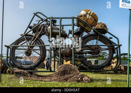 Moto Royal Enfield WD/RE « Flying Flea » exposée au Shuttleworth Military Airshow qui s’est tenu le 31 mai 2025. Banque D'Images
