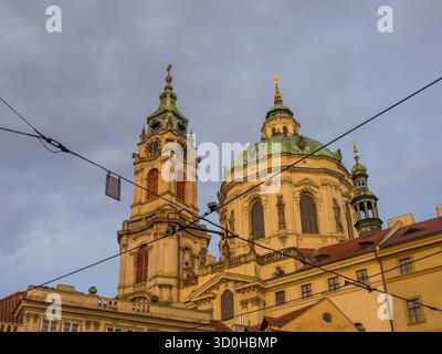 Tram Wiers, and préparas Nicholas Church, Mala Strana, Prague, Tchéquie, Europe, UE. Banque D'Images