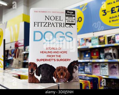 Manchester, Royaume-Uni - 26 septembre 2025 : les chiens et leurs humains par Noel Fitzpatrick dévoile les voyages de guérison du célèbre vétérinaire. Banque D'Images