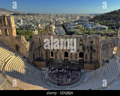 L'Odéon des héros Atticus (Hérodion) est un ampithéâtre grec aty Acropole d'Athènes construit en 161 après JC - Athènes, Grèce Banque D'Images