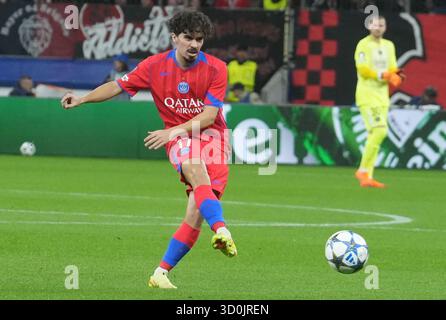 17 Vitinha de Paris Saint GermainDuring la 3ème journée de la Ligue des Champions entre Bayer 04 Leverkusen et Paris Saint Germain le 21 octobre 2025 à la BayArena de Leverkusen, Allemagne - photo Laurent Lairys / PSNEWZ Banque D'Images