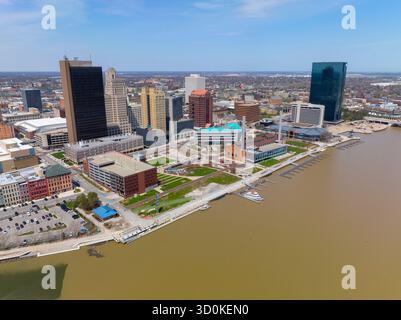 Tolède vue aérienne de la ville moderne de Maumee River, y compris Promenade Park, bâtiment Promedica, place Lévis, bâtiment de la cinquième troisième banque, ville de Banque D'Images