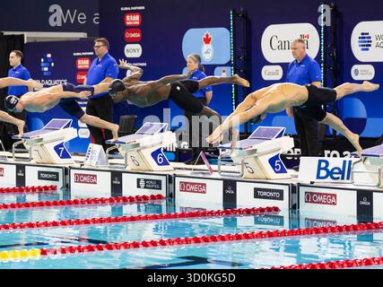 Toronto, Canada. 23 octobre 2025. Josh Liendo (avant C), du Canada, participe à la finale masculine du 100m papillon à la Coupe du monde de natation aquatique 2025 à Toronto, Canada, le 23 octobre 2025. Crédit : Zou Zheng/Xinhua/Alamy Live News Banque D'Images