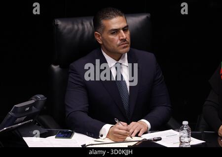 Non exclusif : le Secrétaire à la sécurité et à la protection des citoyens, Omar Garcia Harfuch, intervient lors d’une séance pour sa comparution au Sénat de la République Banque D'Images