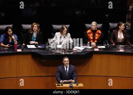 Non exclusif : le Secrétaire à la sécurité et à la protection des citoyens, Omar Garcia Harfuch, intervient lors d’une séance pour sa comparution au Sénat de la République Banque D'Images